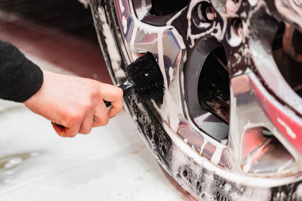 Felgenreiniger richtig anwenden: Profi-Tipps für perfekten Glanz