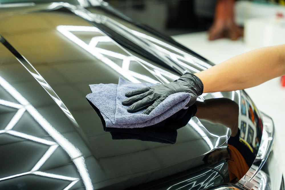 Reinigungsknete fürs Auto – Der Profi-Trick für glatten, sauberen Lack